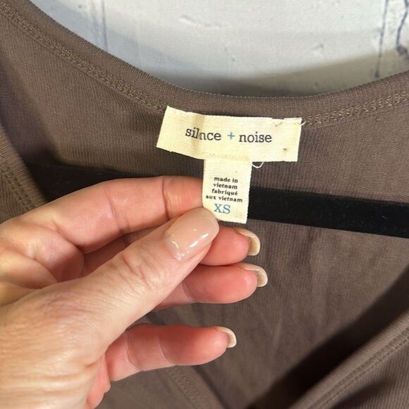 👚 Urban Outfitters Silence + Noise Brown Crop Top from Urban Outfitters - Sz XS - Picture 3 of 4